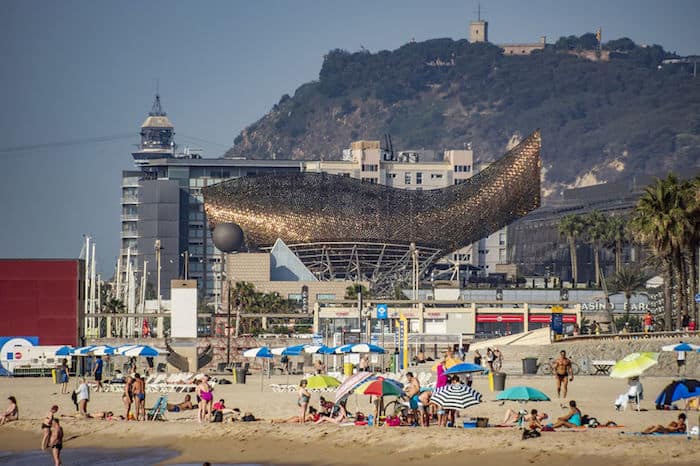 La scultura del pesce d'oro si trova nel quartiere Vila Olimpica